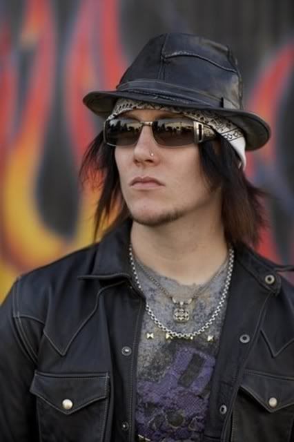 synyster_gates--large-msg-117706368.jpg